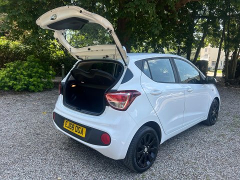 Hyundai i10 1.0 SE Euro 6 5dr 9
