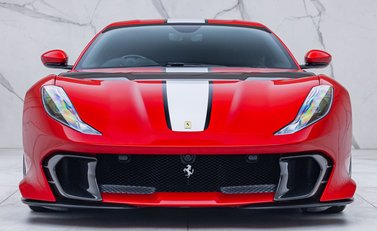 Ferrari 812 Competizione 4