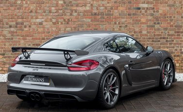 Porsche Cayman GT4 7