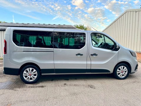 Renault Trafic 2.0 dCi LL30 Advance EDC L2 H1 Euro 6 (s/s) 5dr (9 Seat) 3