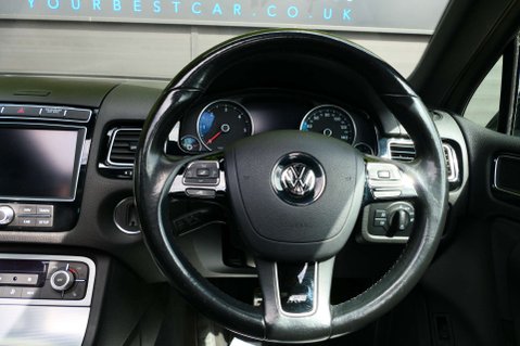 Volkswagen Touareg 3.0 Touareg V6 R-Line TDI BlueMotion Technology Auto 4WD 5dr 25