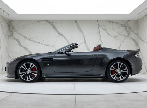 Aston Martin V12 Vantage ROADSTER 6