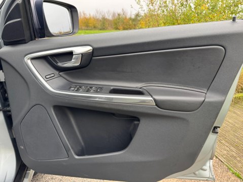 Volvo XC60 2.0 D4 R-Design Euro 6 (s/s) 5dr 31