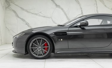 Aston Martin V12 Vantage S 46