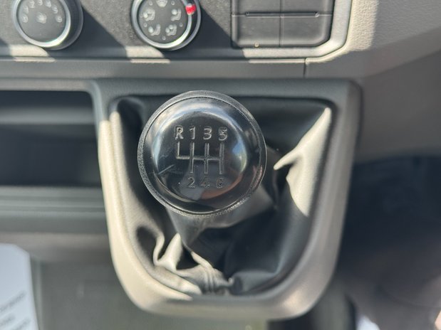 Volkswagen Crafter MWB L2H2 High Roof Startline EURO 6 31