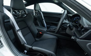 Porsche 911 GT3 Touring (992) 11