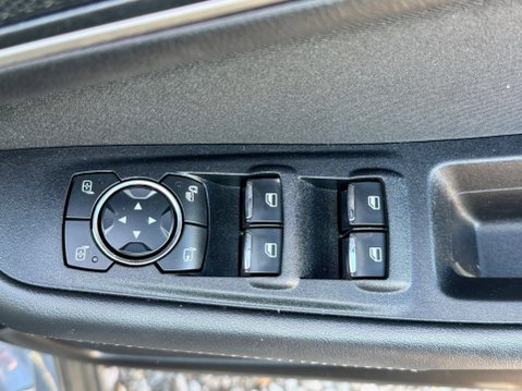 Ford S-Max ZETEC TDCI 19