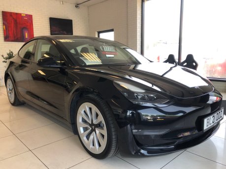 Tesla Model 3 LONG RANGE AWD 45,000m black vegan leather, 19 inch alloys 16