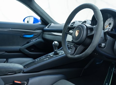 Porsche Cayman GT4 (718) 10