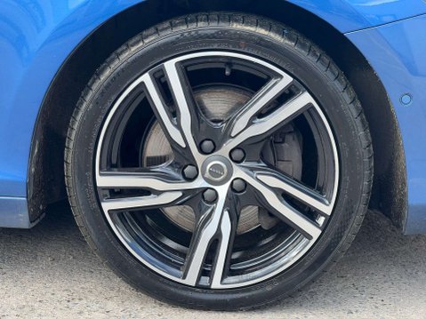 Volvo V40 2.0 V40 R-Design Pro D3 Automatic 5dr - NATIONAL DELIVERY* 35