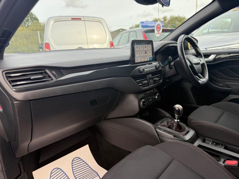 Ford Focus 1.0T EcoBoost ST-Line Euro 6 (s/s) 5dr 15