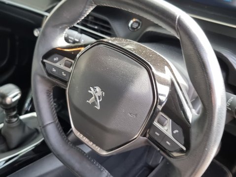 Peugeot 208 PURETECH ALLURE S/S 21