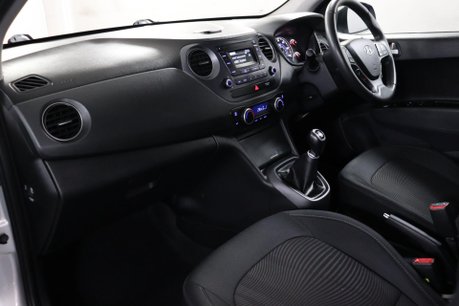 Hyundai i10 PREMIUM 34