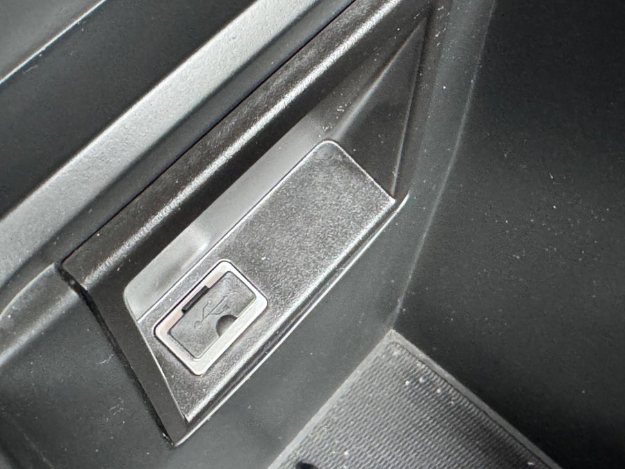 2015 Volvo V40 — image 28