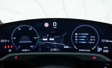 Porsche Taycan 4S Cross Turismo 20