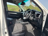 Toyota Hilux Invincible 4WD D-4D Double Cab Pickup 14