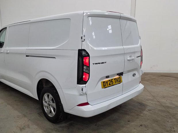 Ford Transit Custom Transit Custom 280 L2 Diesel FWD 2.0 Eco Blue 136ps H1 Van Limited Auto 6