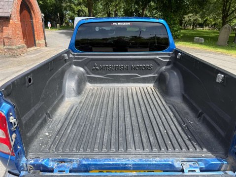 Mitsubishi L200 2.4 L200 Barbarian DI-D Auto 4WD 17