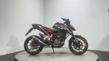 KTM Duke 2018 26K RUNNING PROJECT BIKE SPARES OR REPAIR 125CC NAKED 1
