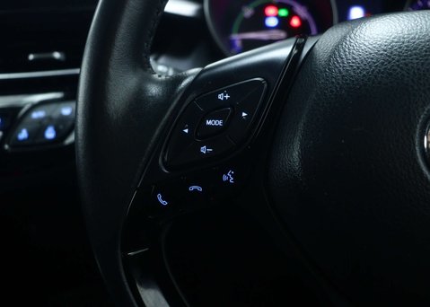 Toyota C-HR 1.8 VVT-h GPF Icon SUV 5dr Petrol Hybrid CVT Euro 6 (s/s) (122 ps) 33