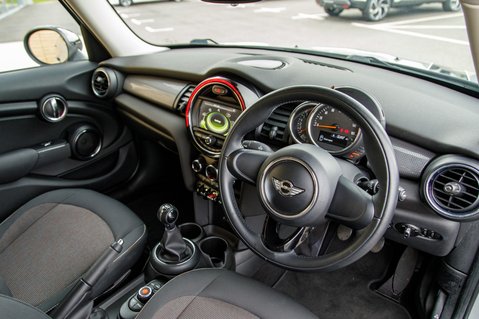 Mini Hatch COOPER 4