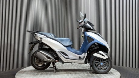 Piaggio MP3 YOURBAN LT 300 RIDE ON A CAR LICENCE TRIKE BIKE PROJECT 1