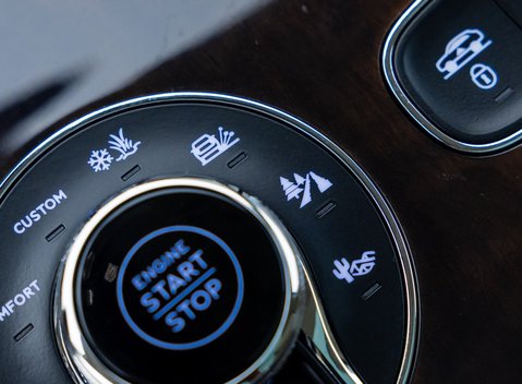 Bentley Bentayga V8 First Edition LHD 34