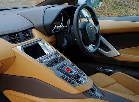 Lamborghini Aventador LP 700-4 5