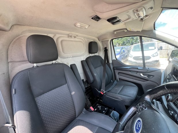 Ford Transit Custom AUTO SWB L1H1 Low Roof Trend Air Con Sensors Tow Bar EURO 6 NO VAT 35