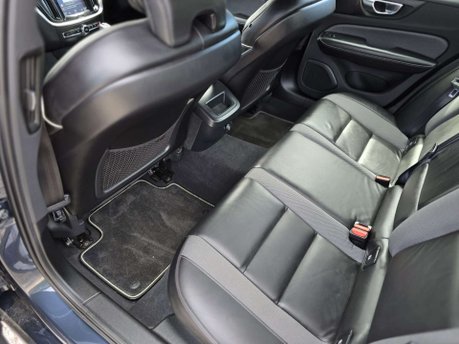Volvo S60 2.0 T5 R-Design Plus Saloon 4dr Petrol Auto Euro 6 (s/s) (250 ps) 32