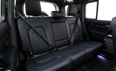 Land Rover Defender 110 SE D250 Urban 12