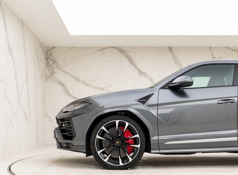 Lamborghini Urus 26