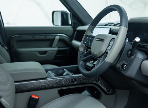 Land Rover Defender 110 OCTA EDITION ONE 15