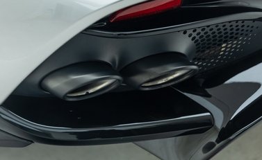 Aston Martin DBX 707 37