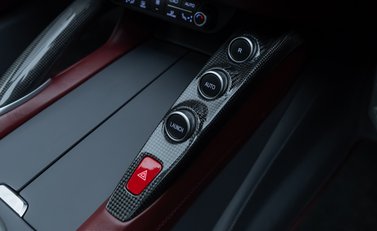 Ferrari GTC4 Lusso V12 TAILOR MADE 32