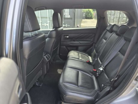 Mitsubishi Outlander 2.4h TwinMotor 13.8kWh 4h SUV 5dr Petrol Plug-in Hybrid CVT 4WD Euro 6 (s/s 16