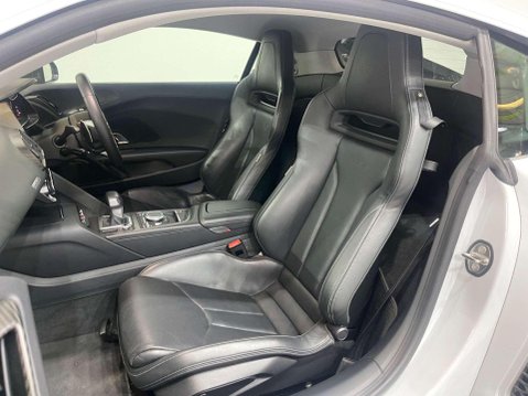 Audi R8 5.2 FSI V10 Plus S Tronic quattro Euro 6 (s/s) 2dr 32