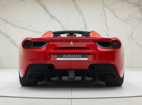 Ferrari 488 SPIDER 8