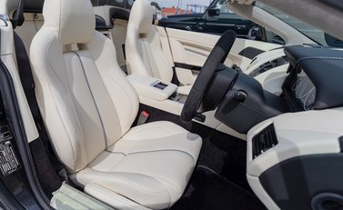 Aston Martin V12 Vantage S Roadster 14