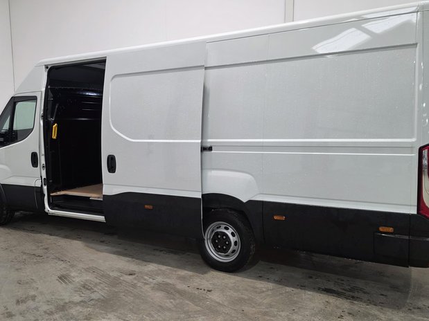 Iveco Daily Daily 35C14 Diesel 2.3 High Roof Business Van 4100L WB Hi-Matic 6