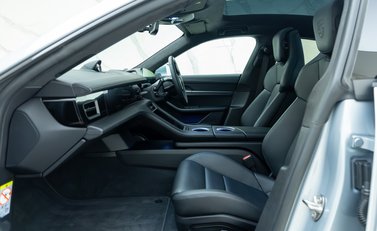 Porsche Taycan TURBO 17