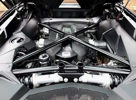 Lamborghini Aventador LP 700-4 Roadster 9