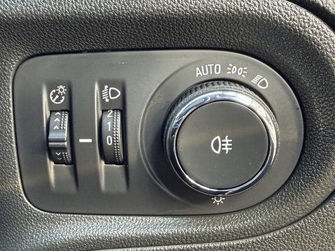 Vauxhall Grandland 1.2 Turbo SRi 5dr 32