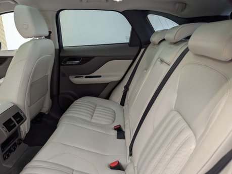 Jaguar F-Pace 2.0 F-PACE Portfolio AWD D Auto 4WD 5dr 41