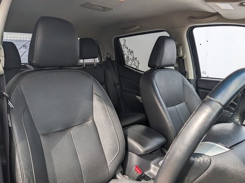 Nissan Navara DCI TEKNA 4X4 SHR DCB 12