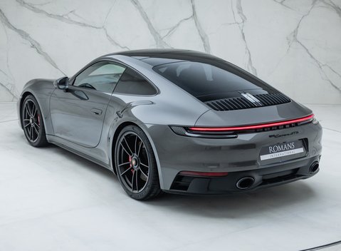 Porsche 911 Carrera GTS (992) 12