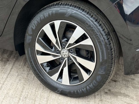 Volkswagen Polo 1.0 Polo SE TSi Semi-Auto 5dr 32