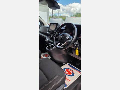 Renault Trafic SPORT LL30 L2 H1 LWB 2.0 DCI 130ps EU6 8