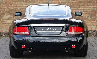 Aston Martin Vanquish S 9