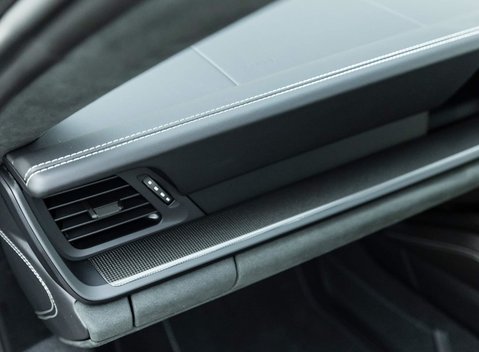 Porsche 911 Carrera GTS (992) 21